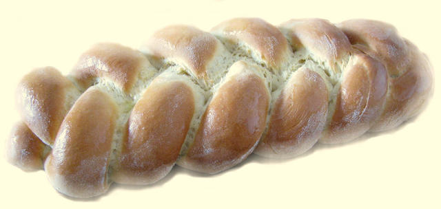 Classic yeast plait - free image